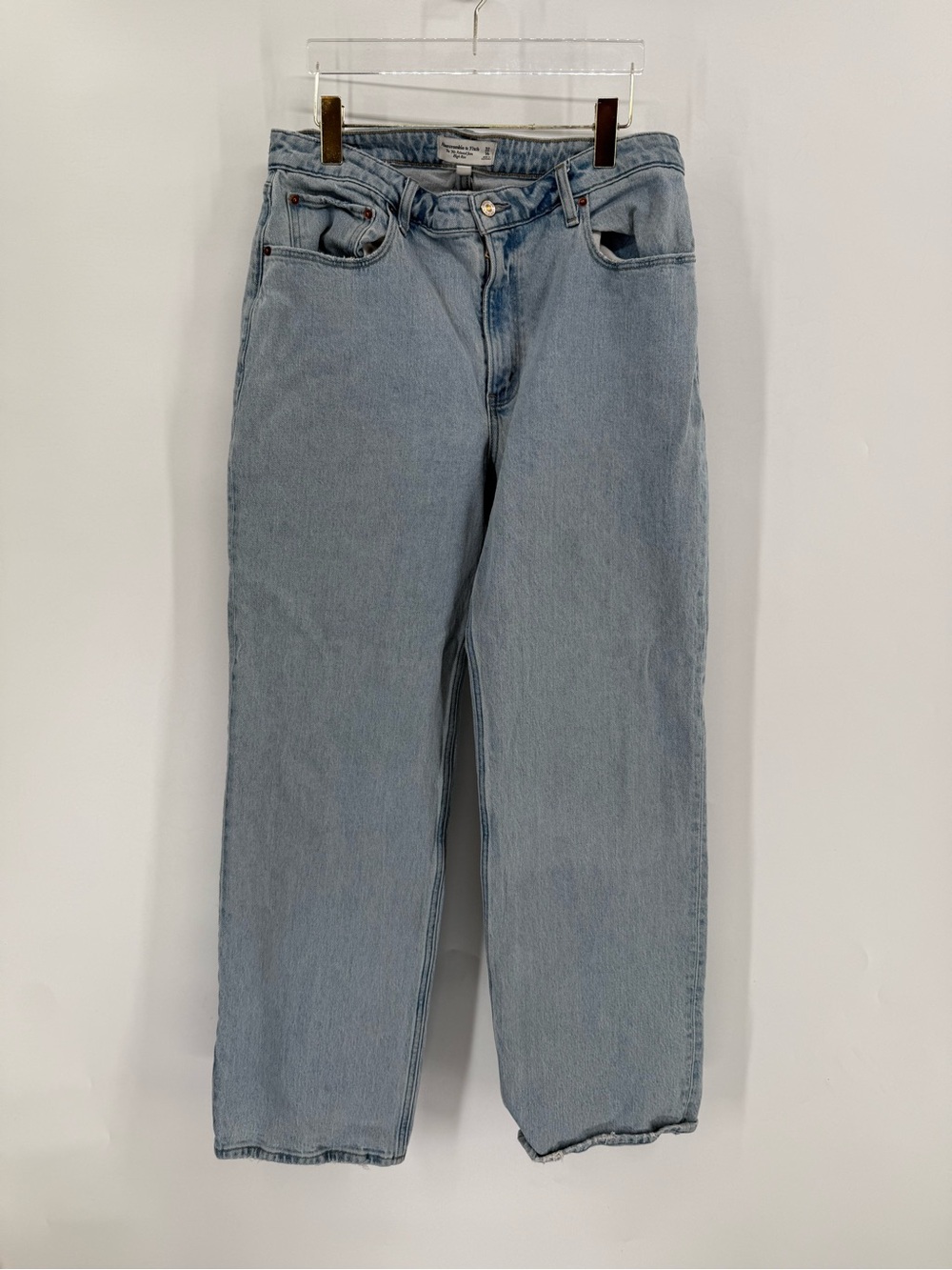 Abercrombie & Fitch
The '90s Relaxed Jean
High Rise curve love size 32